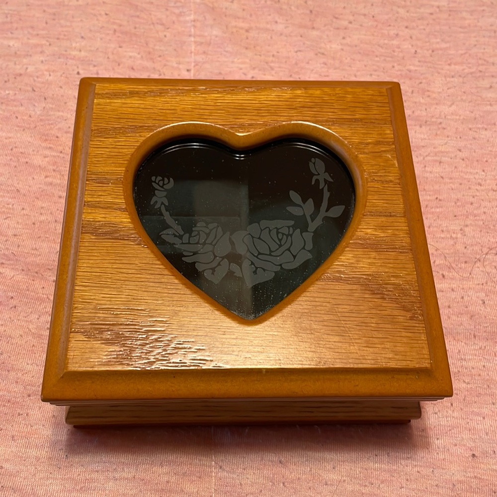Jewelry box